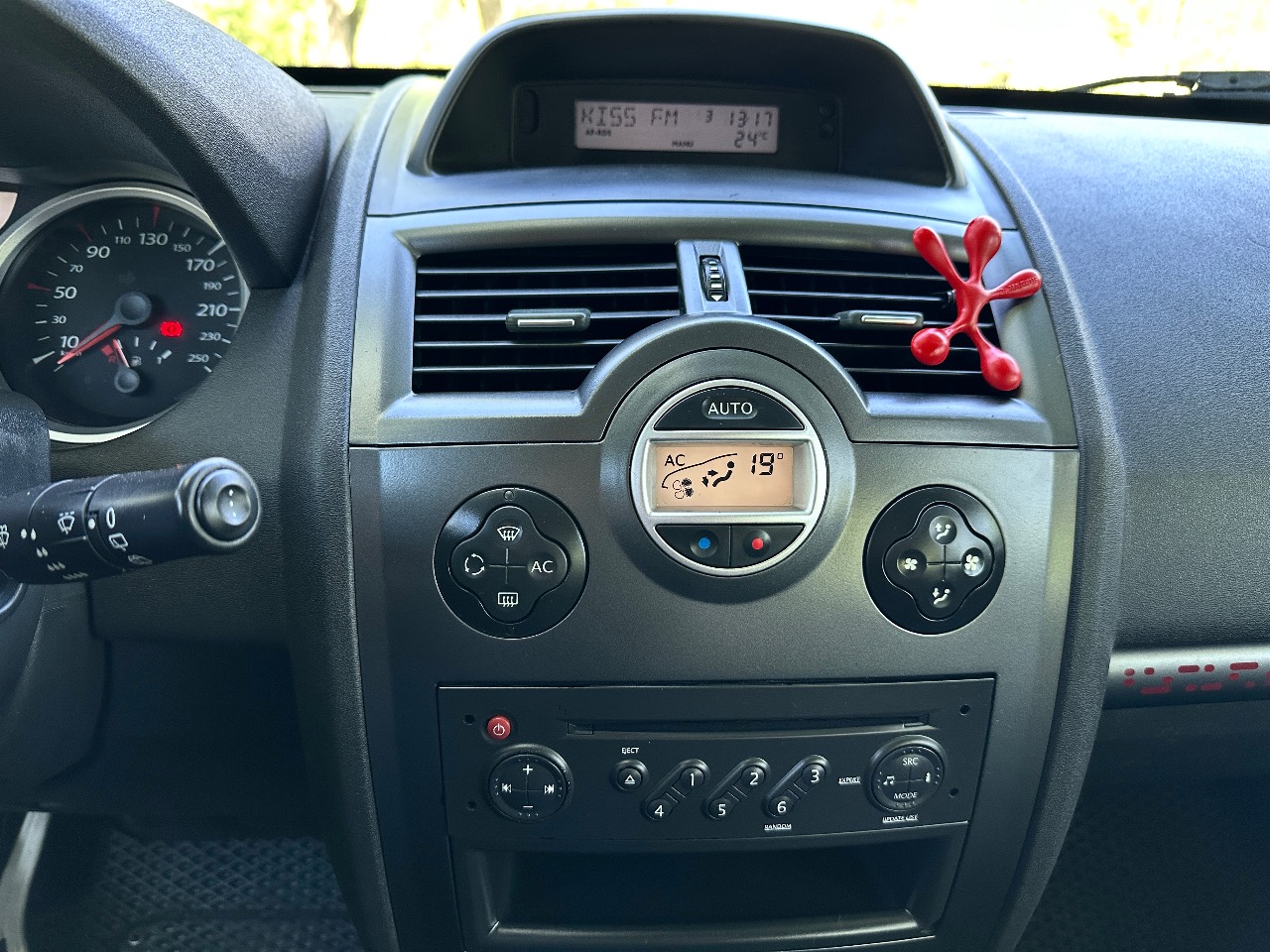 Renault Megane - фото 18