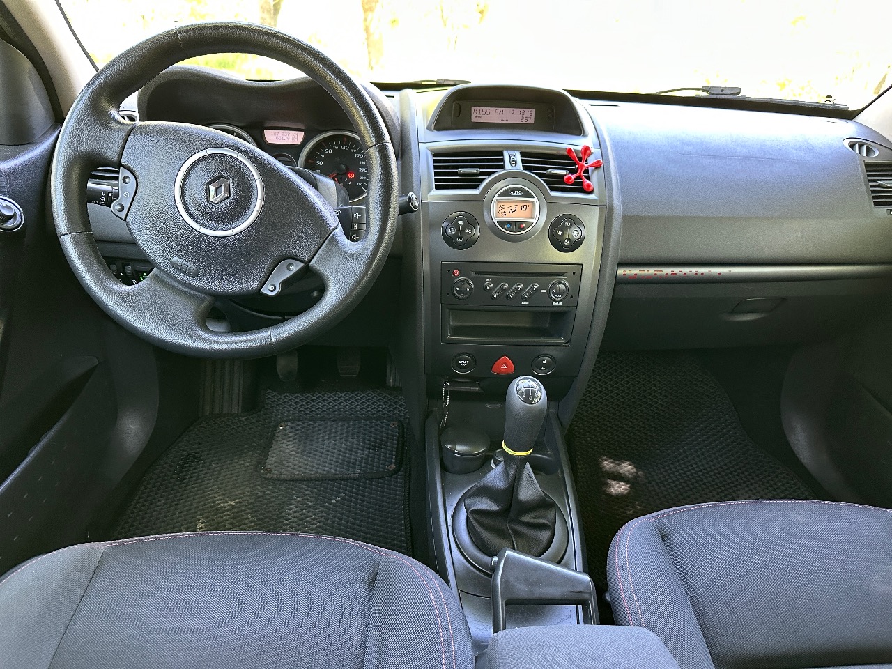 Renault Megane - фото 12