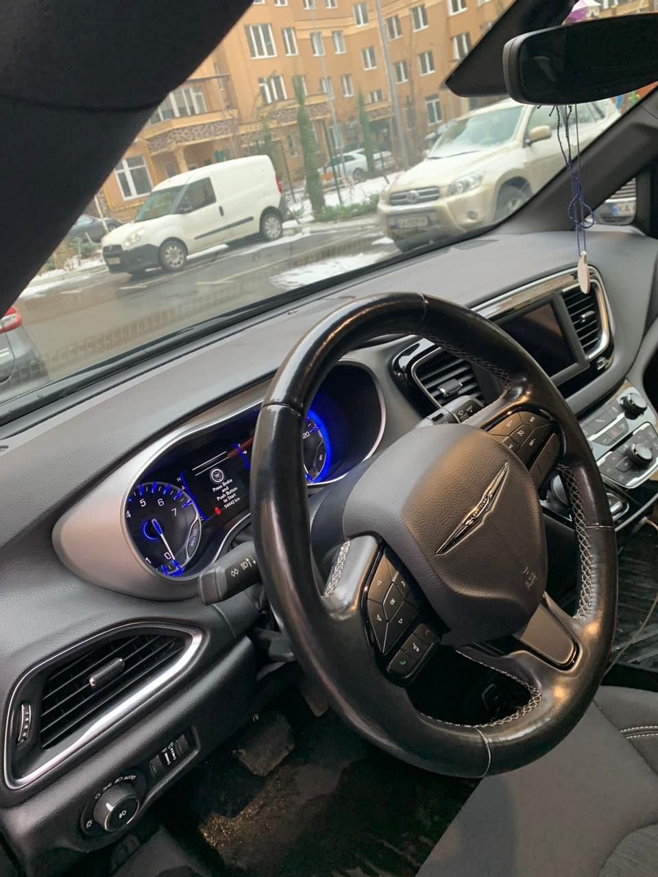 Chrysler Pacifica - фото 8