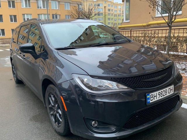 Chrysler Pacifica - фото 1