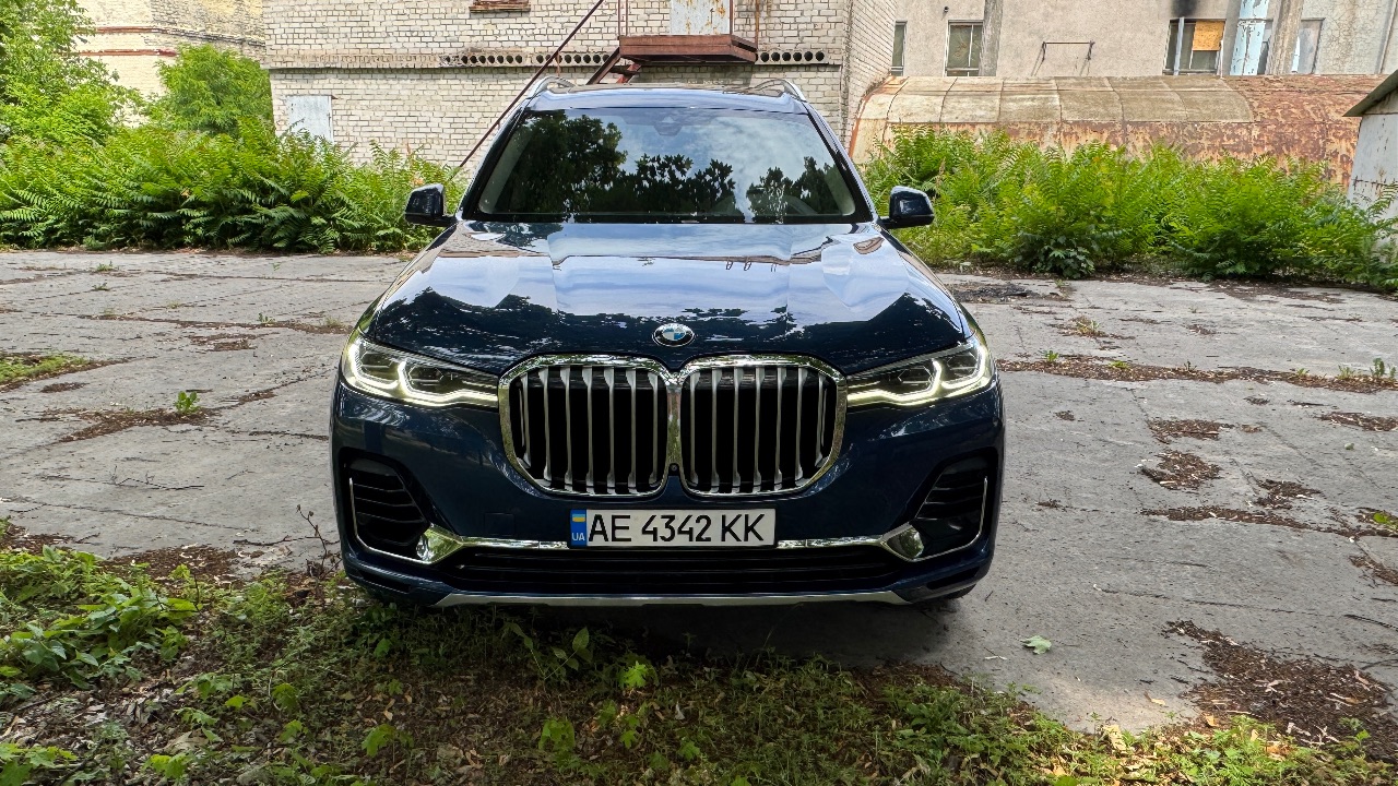 BMW X7 - фото 1