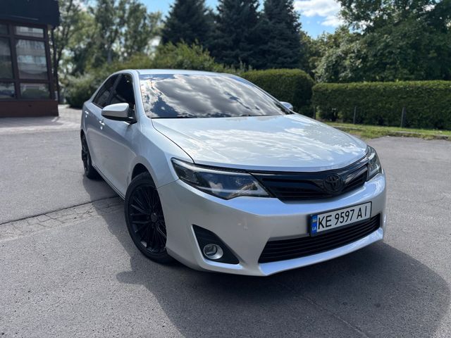 Toyota Camry - фото 2