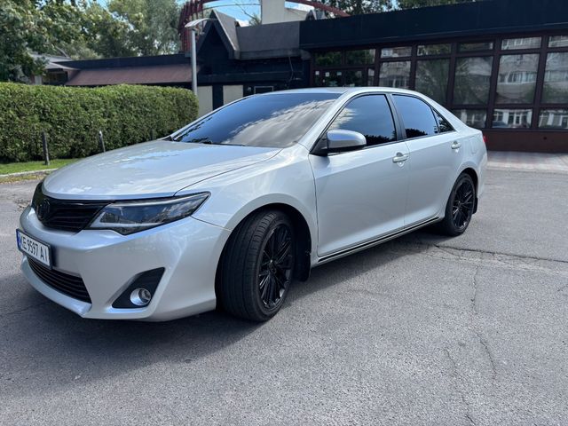 Toyota Camry - фото 3