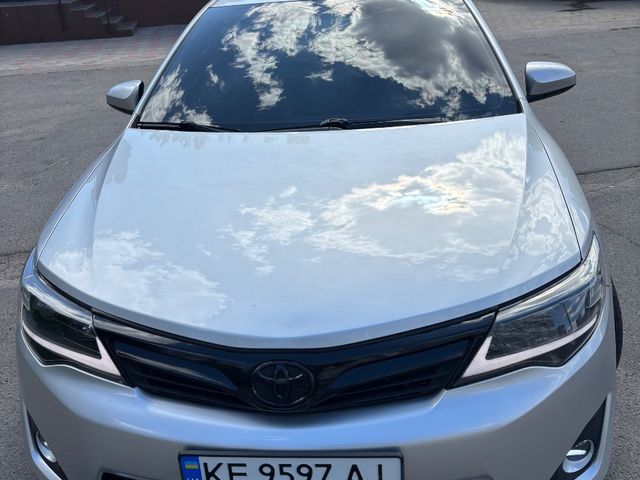 Toyota Camry - фото 1