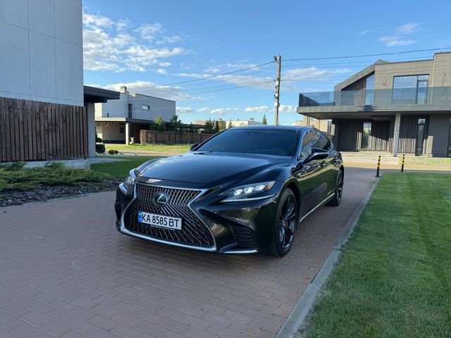 Lexus LS - фото 1