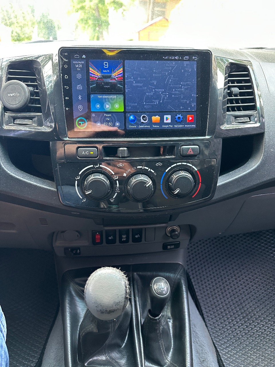 Toyota Hilux - фото 12