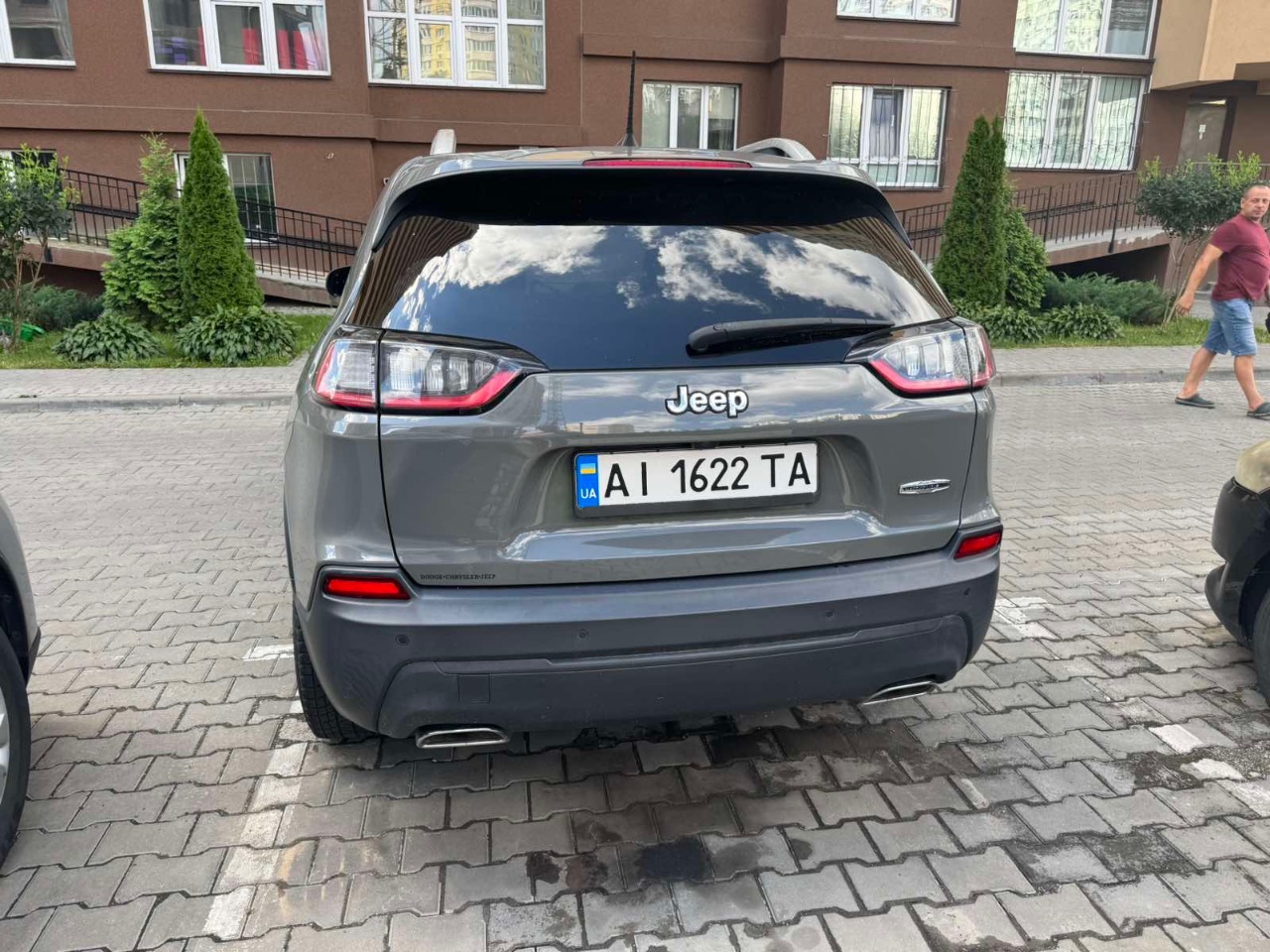 Jeep Cherokee - фото 2