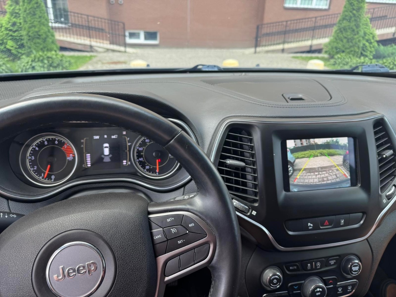 Jeep Cherokee - фото 13