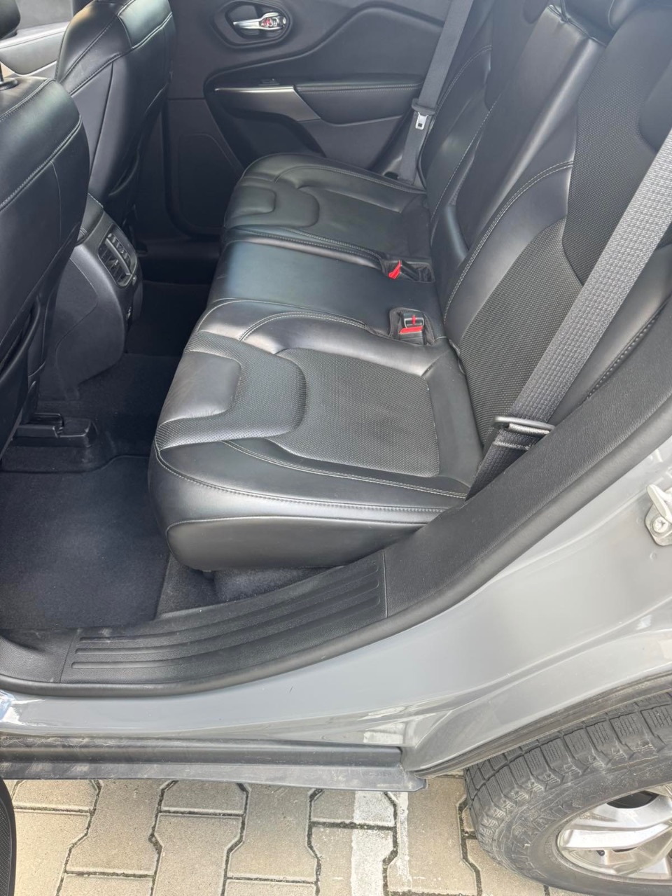 Jeep Cherokee - фото 7