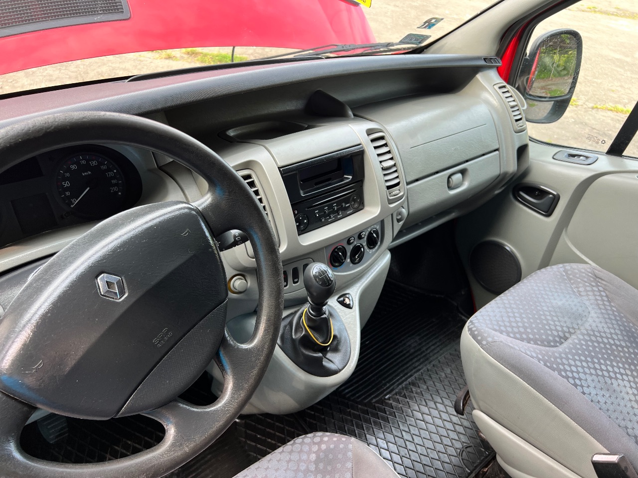 Renault Trafic - фото 13