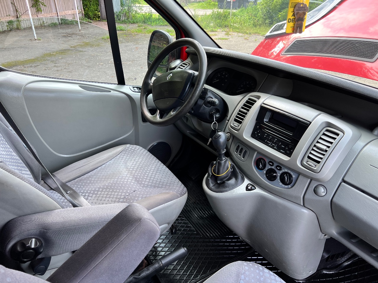 Renault Trafic - фото 12
