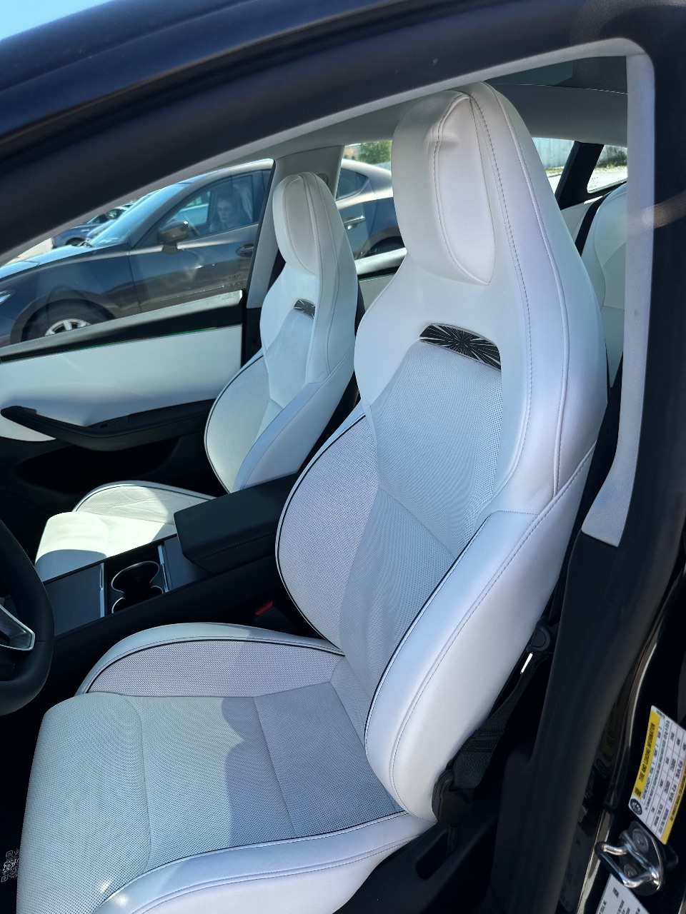 Tesla Model 3 - фото 17