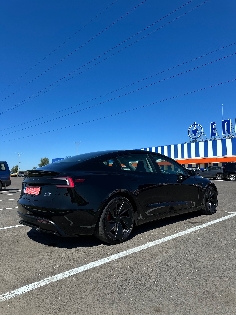 Tesla Model 3 - фото 6