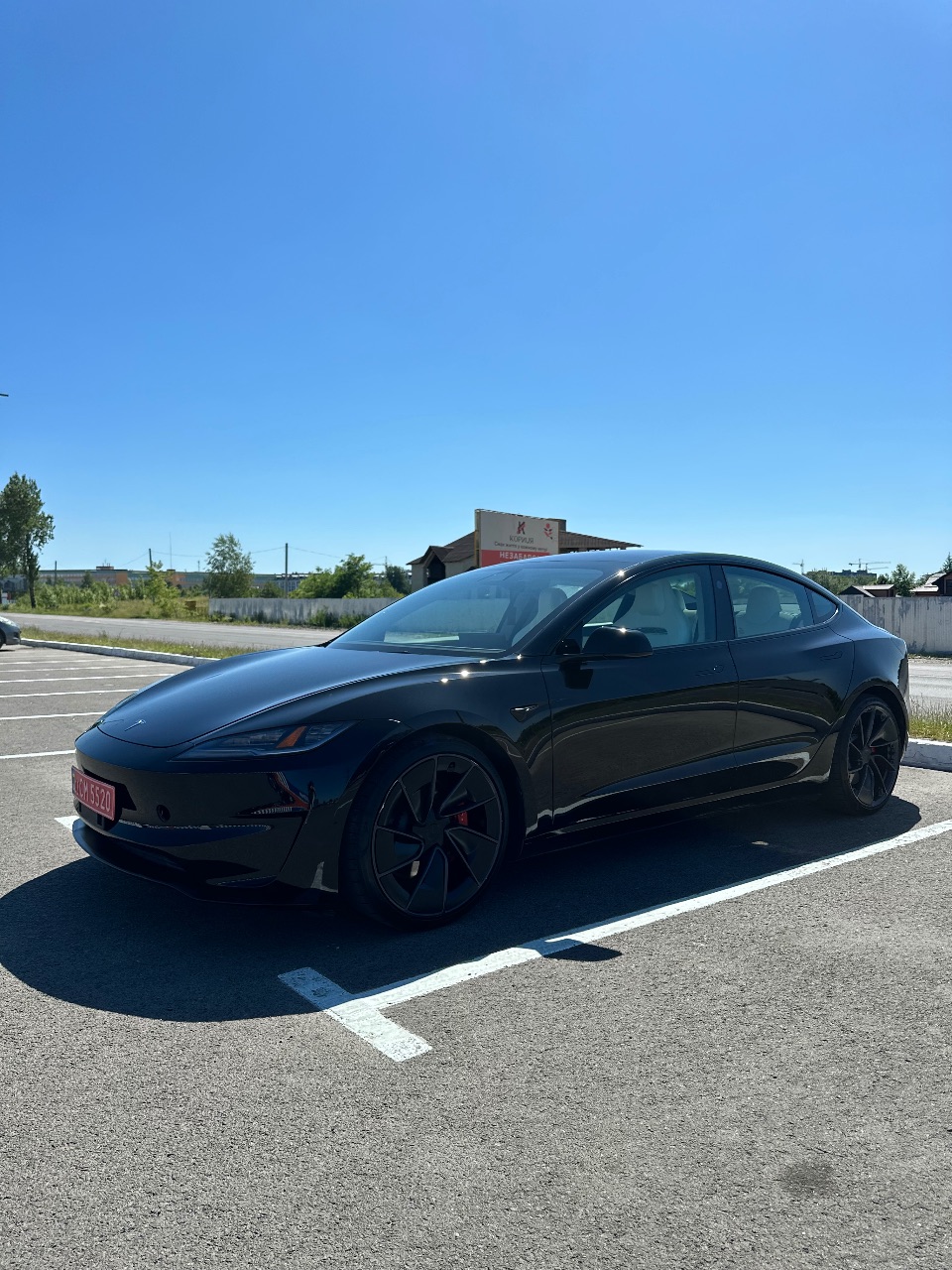 Tesla Model 3 - фото 1