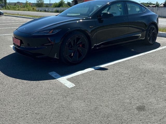 Tesla Model 3 - фото 1