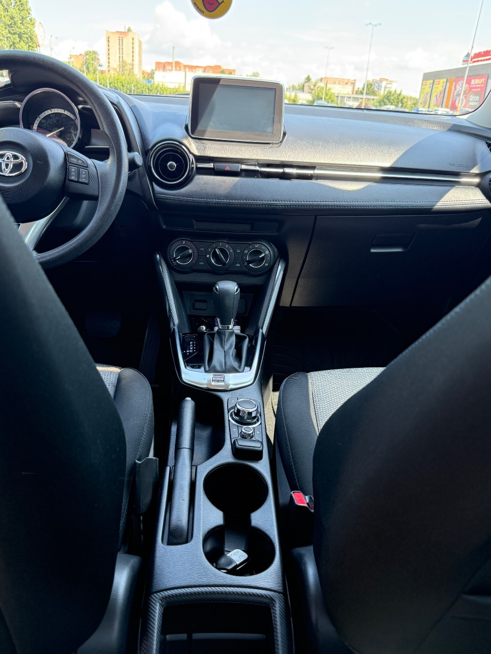 Toyota Yaris - фото 10