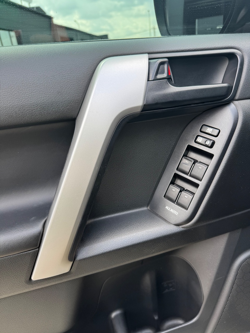 Toyota Land Cruiser Prado - фото 12