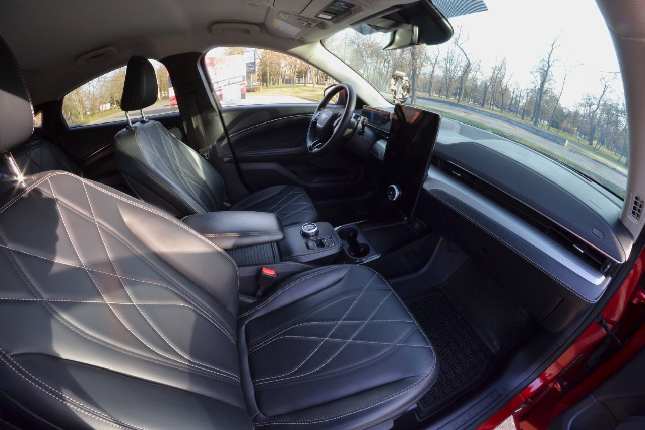 Ford Mustang Mach-E - фото 17