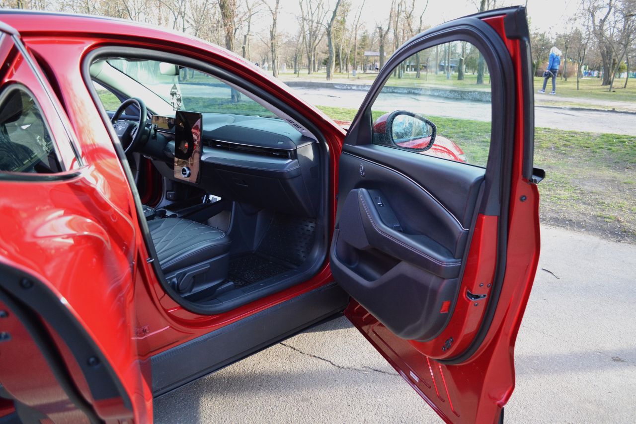 Ford Mustang Mach-E - фото 35