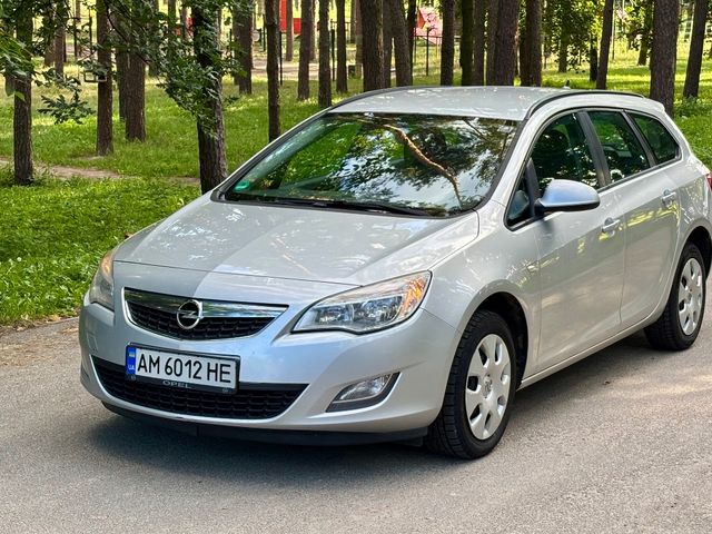 Opel Astra - фото 1