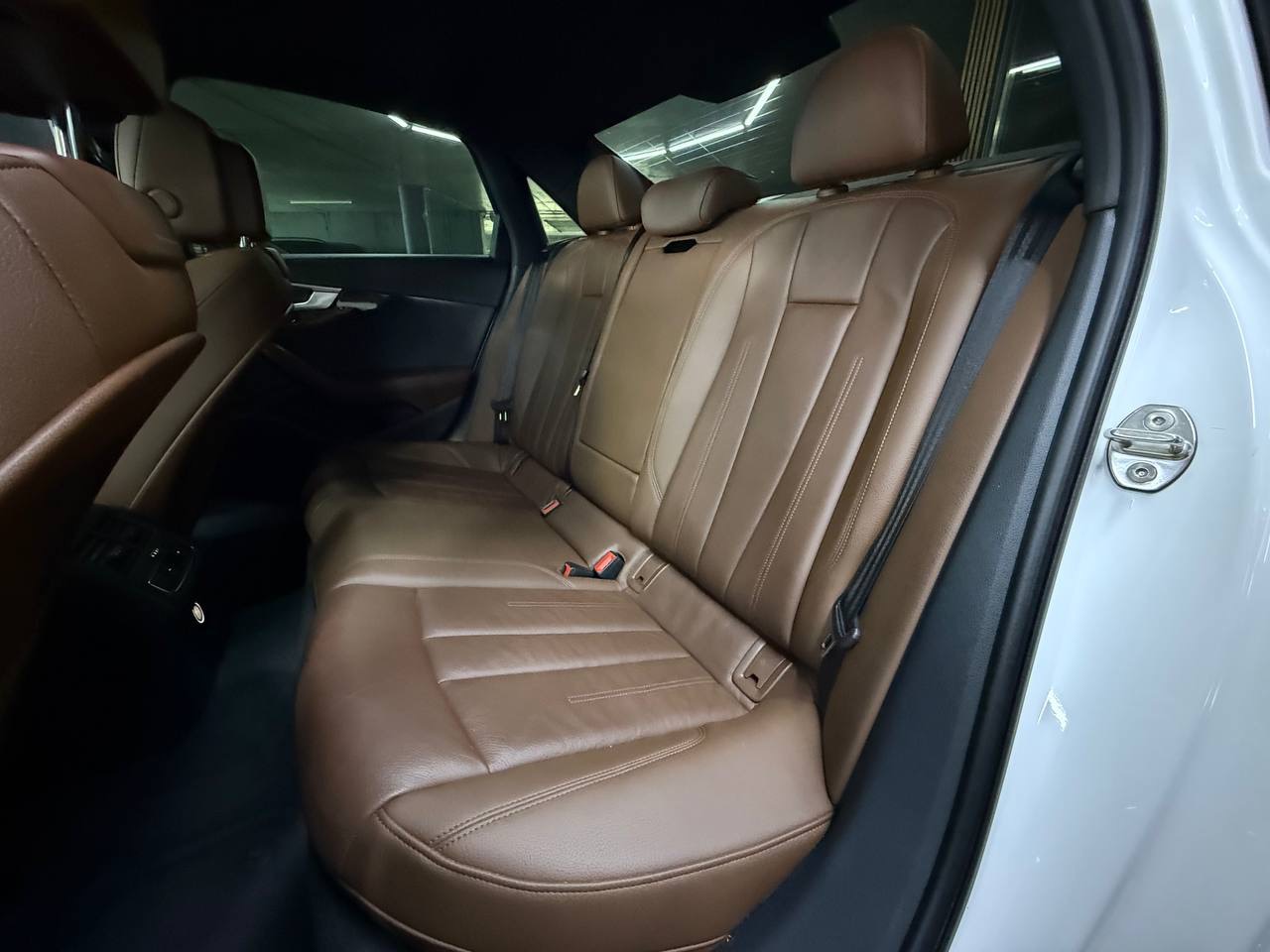 Audi A4 - фото 7