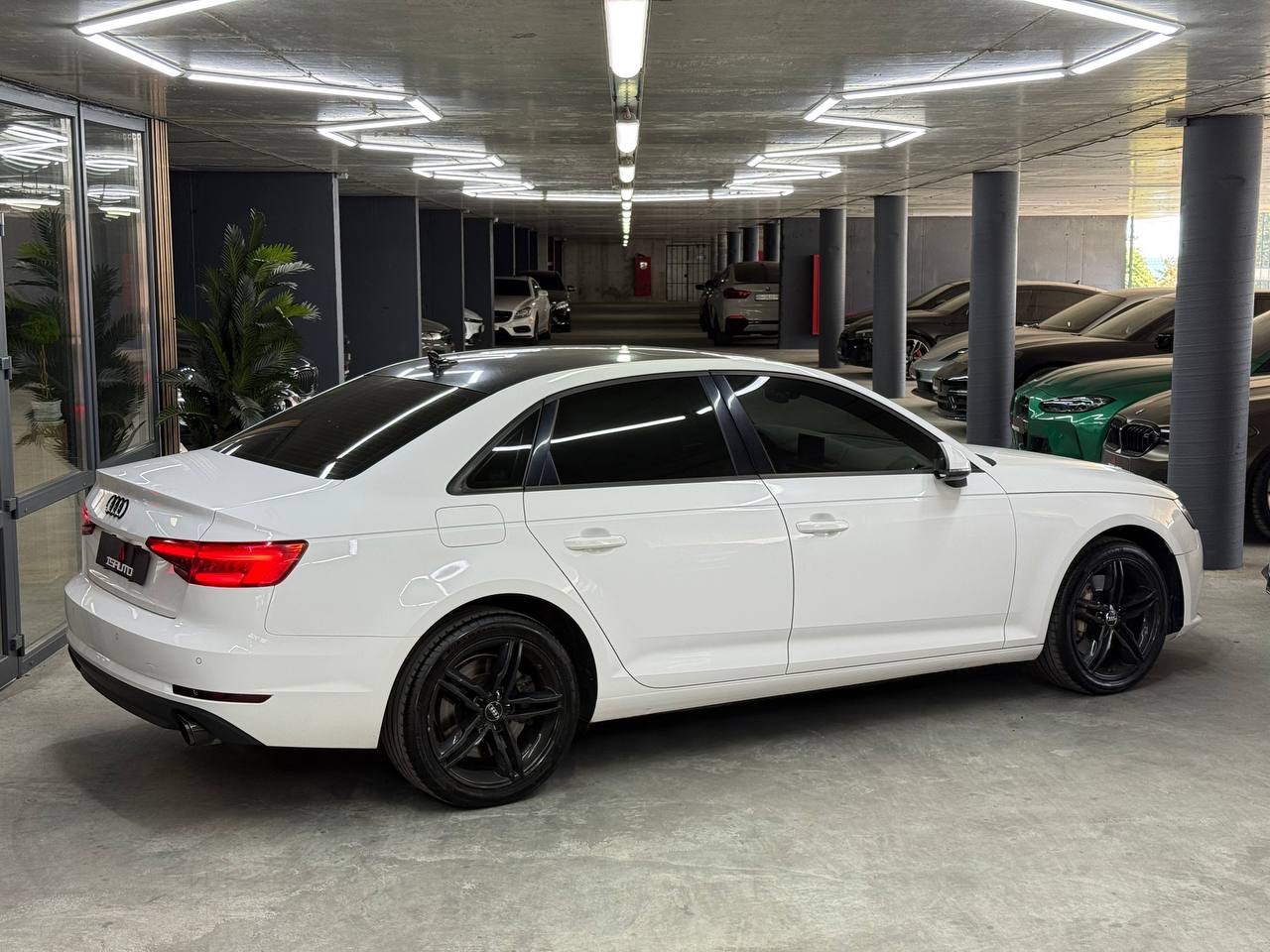 Audi A4 - фото 4