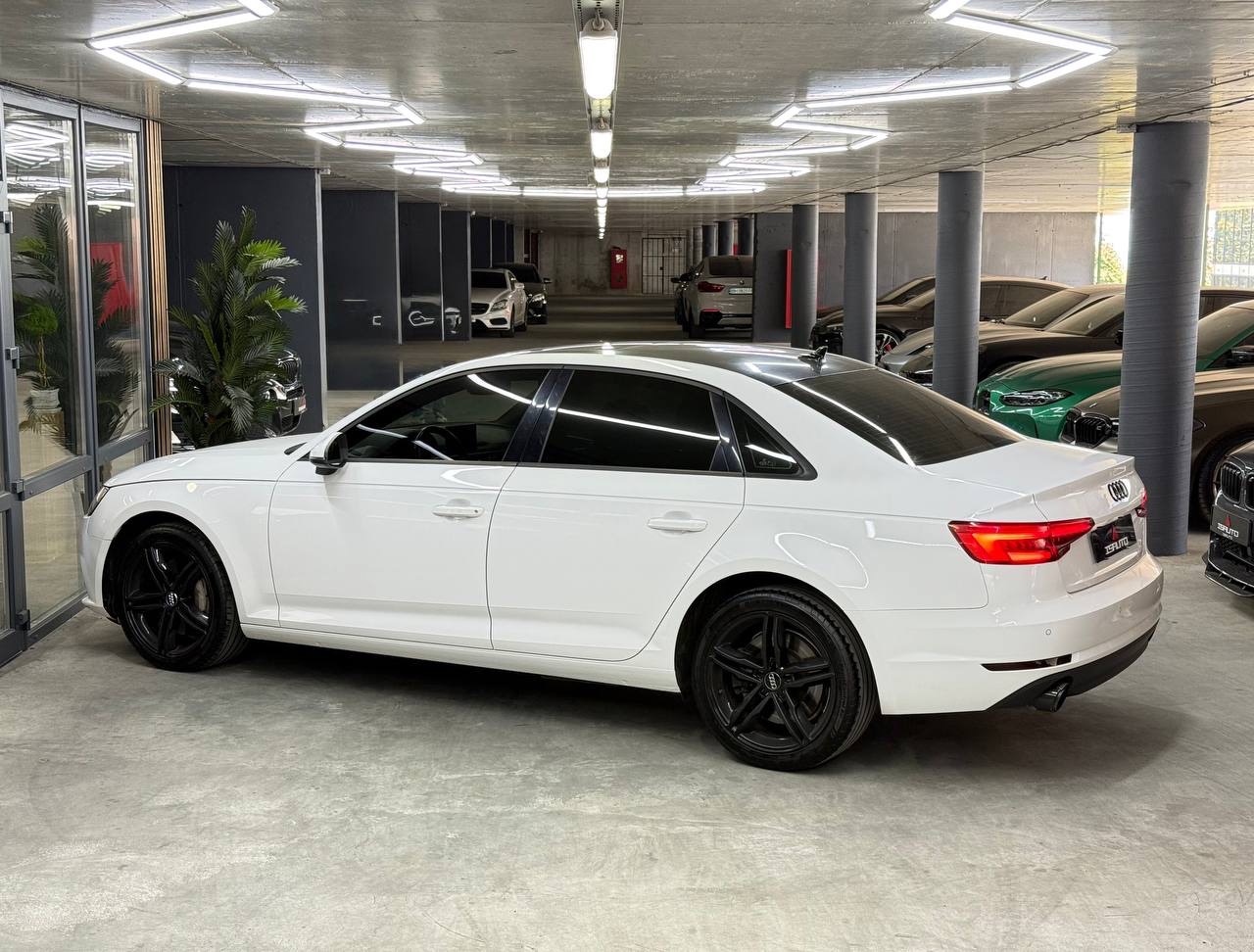 Audi A4 - фото 2