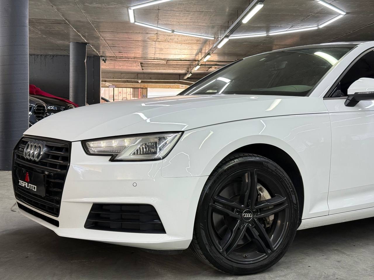 Audi A4 - фото 5