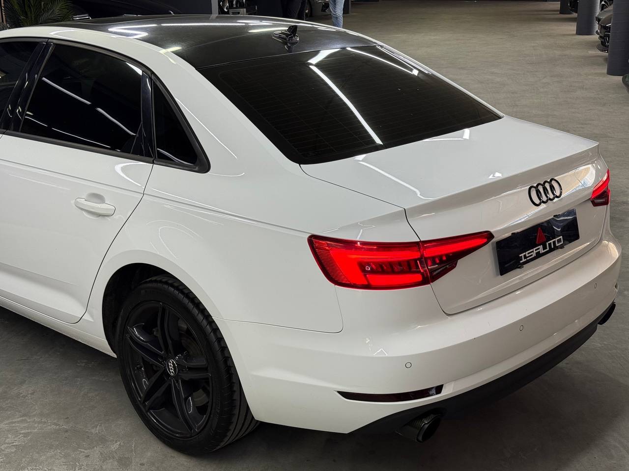 Audi A4 - фото 6