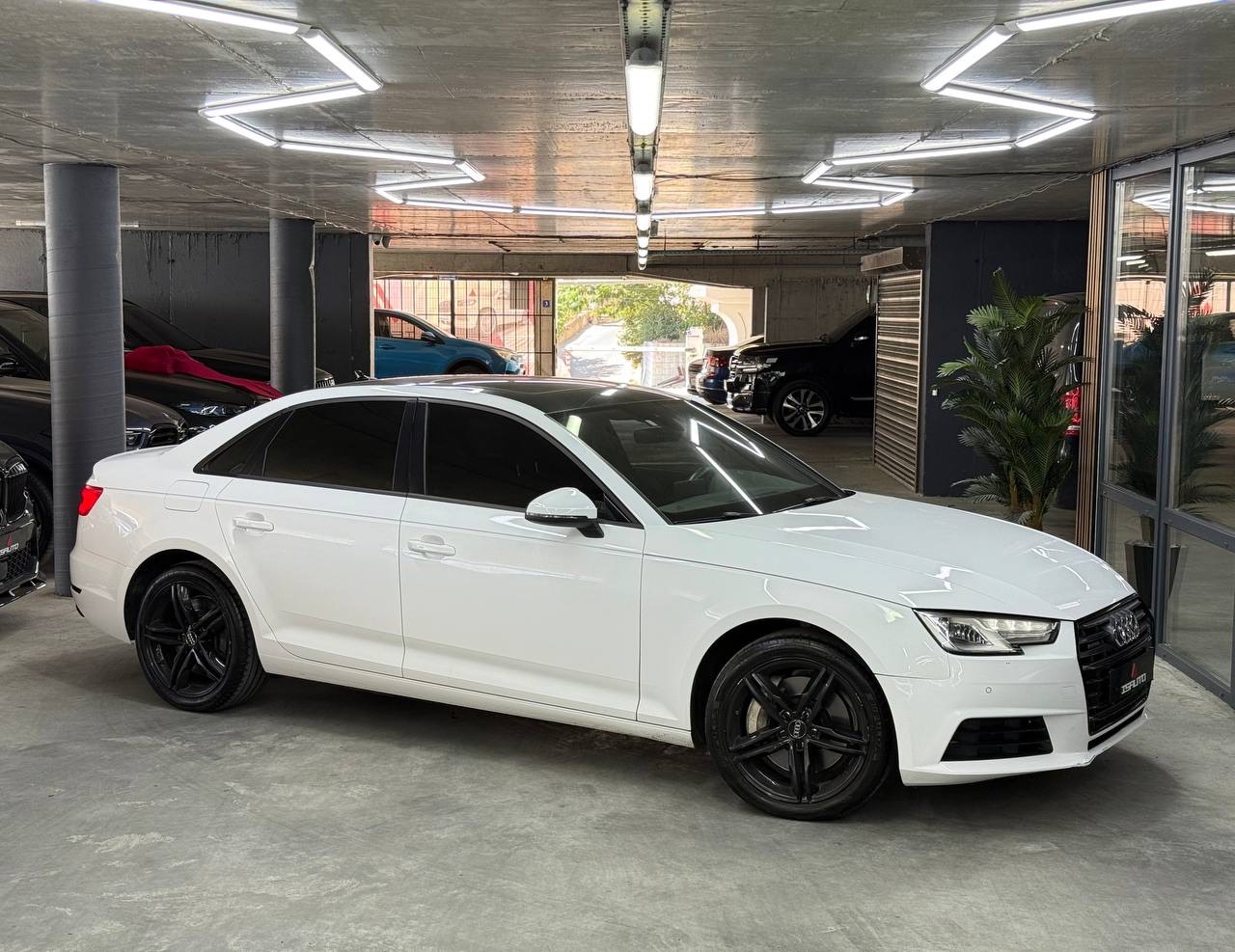 Audi A4 - фото 1