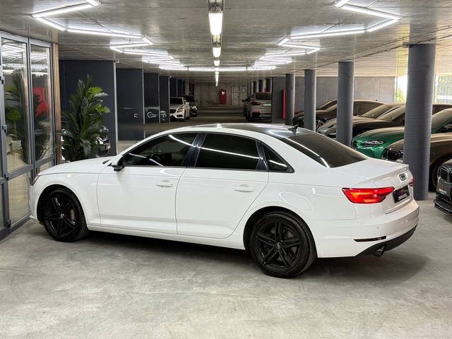 Audi A4 - фото 2