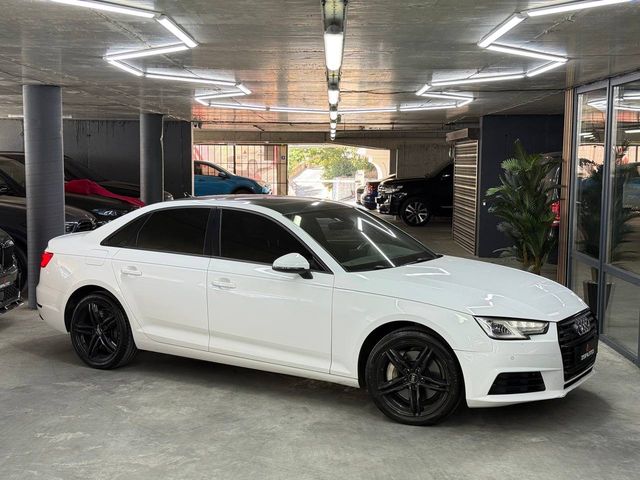 Audi A4 - фото 1