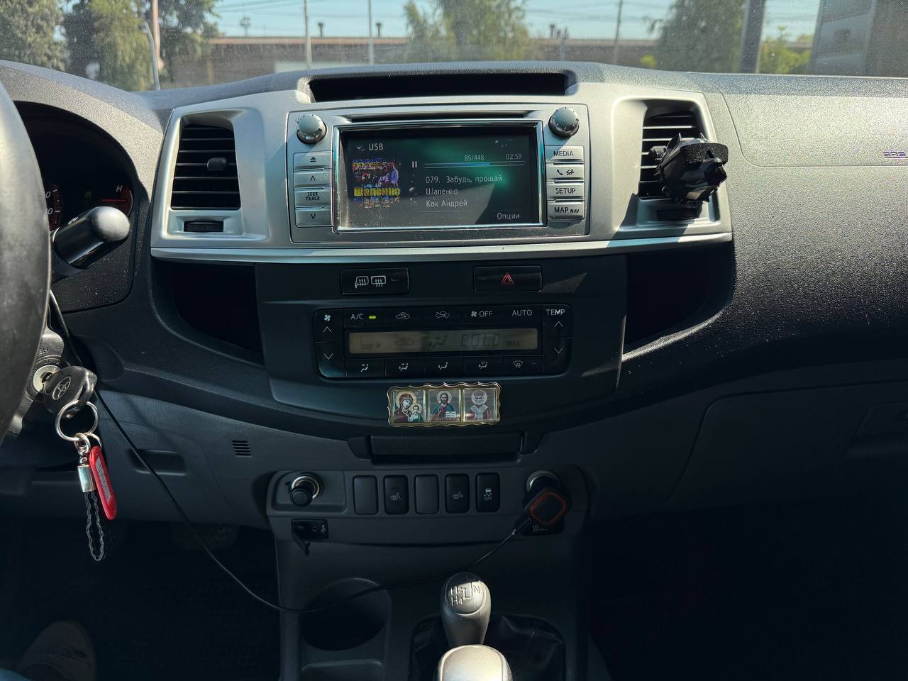 Toyota Hilux - фото 28