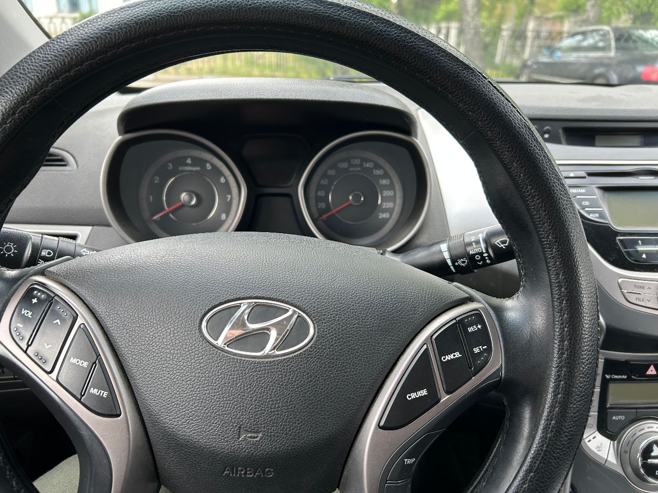 Hyundai Elantra - фото 2