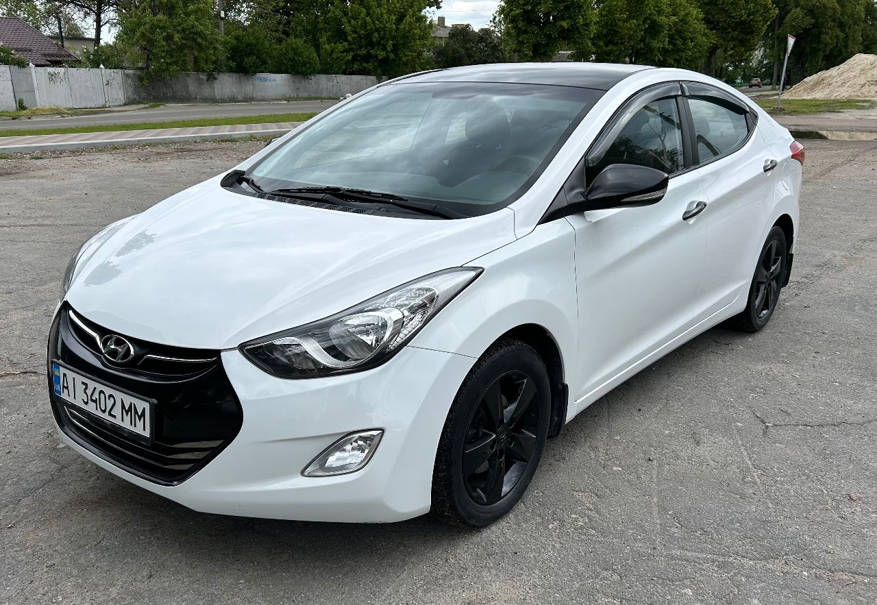 Hyundai Elantra - фото 1