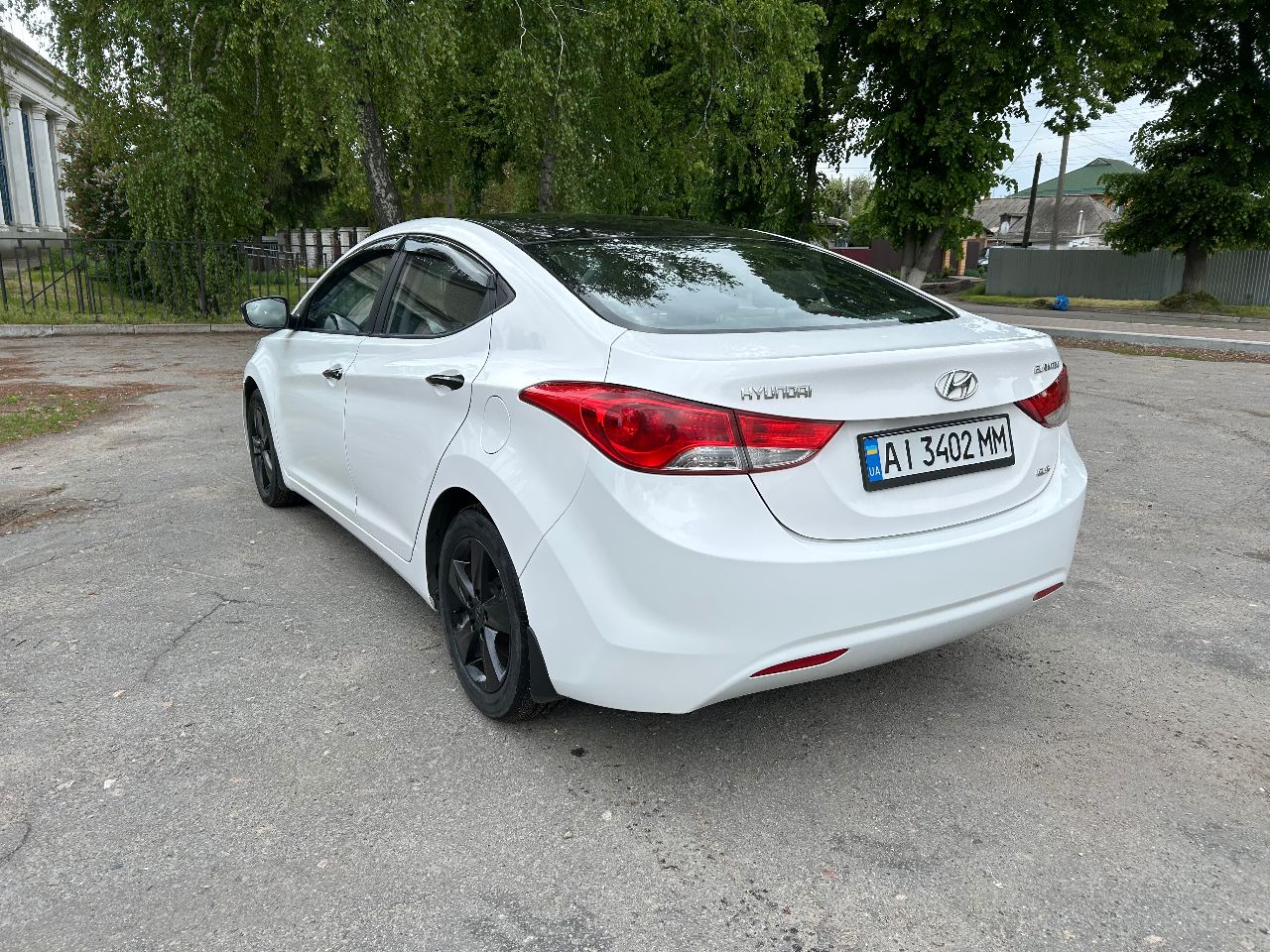 Hyundai Elantra - фото 3