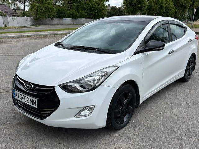 Hyundai Elantra - фото 1