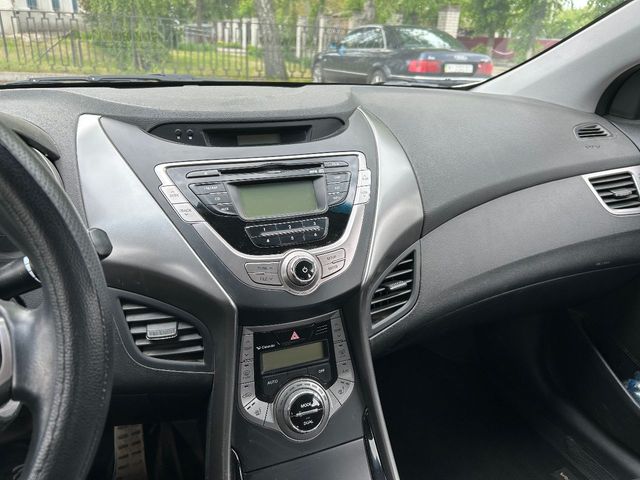 Hyundai Elantra - фото 4