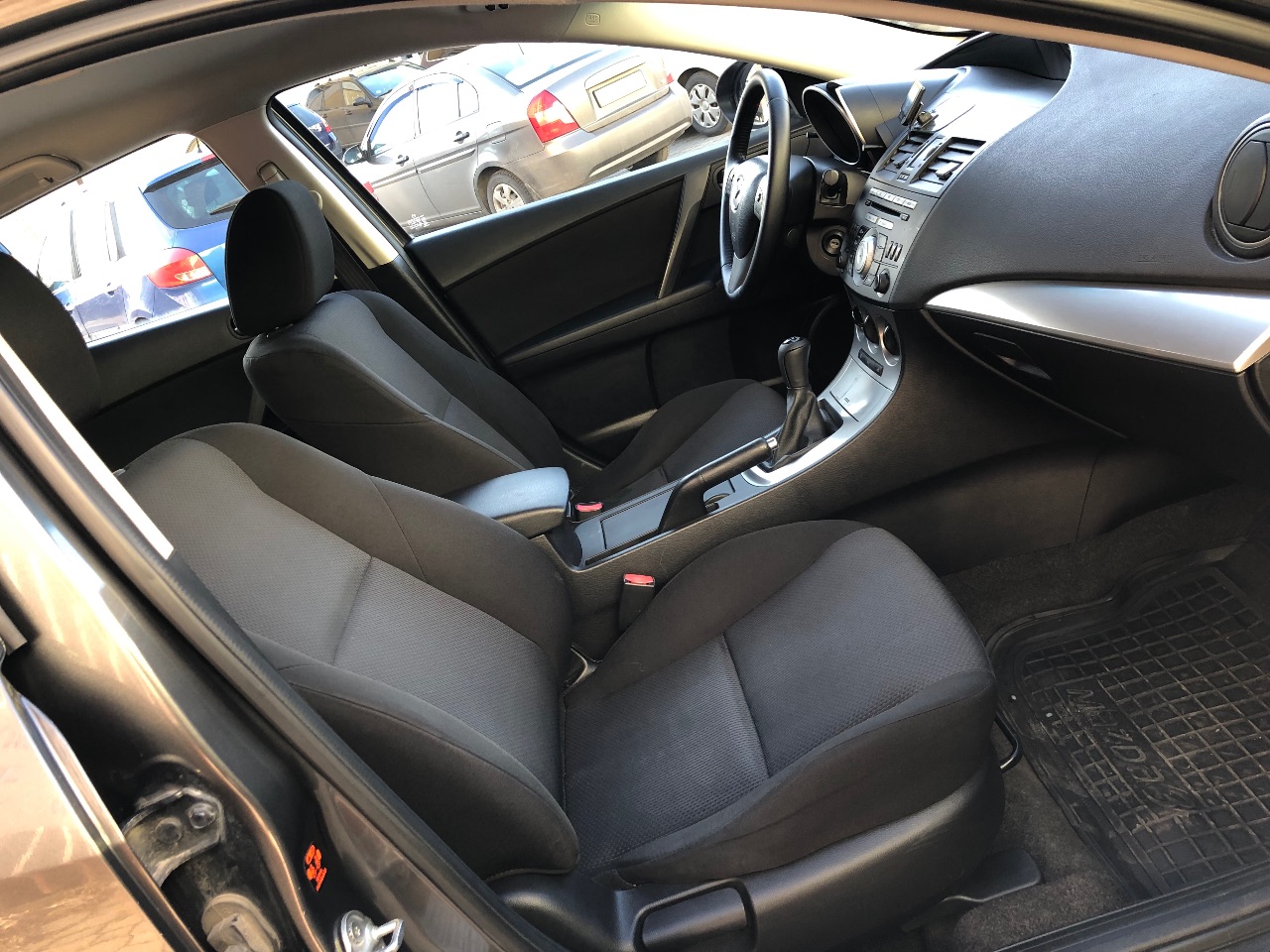 Mazda 3 - фото 12