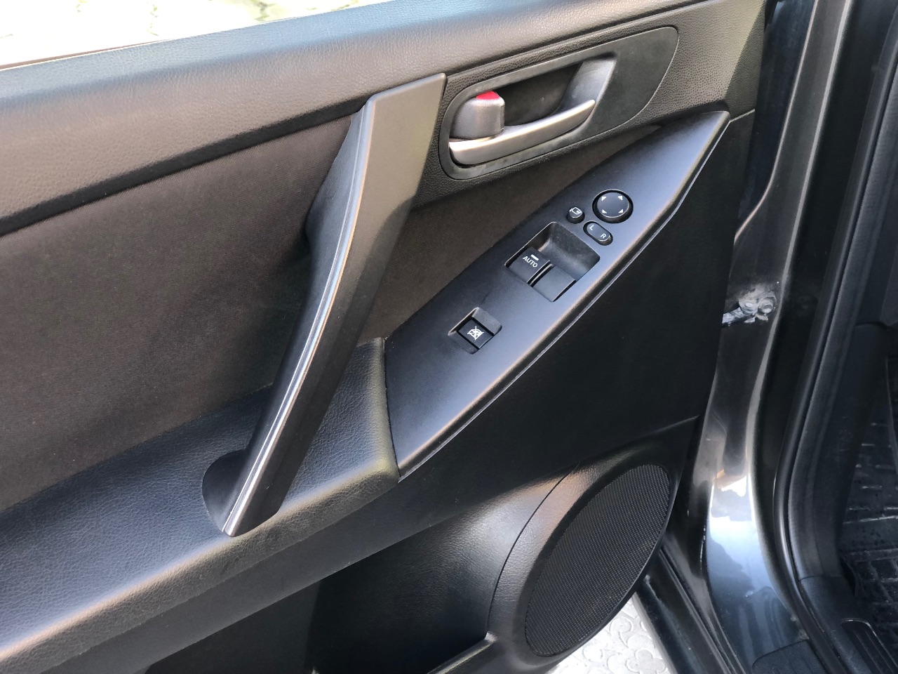 Mazda 3 - фото 9