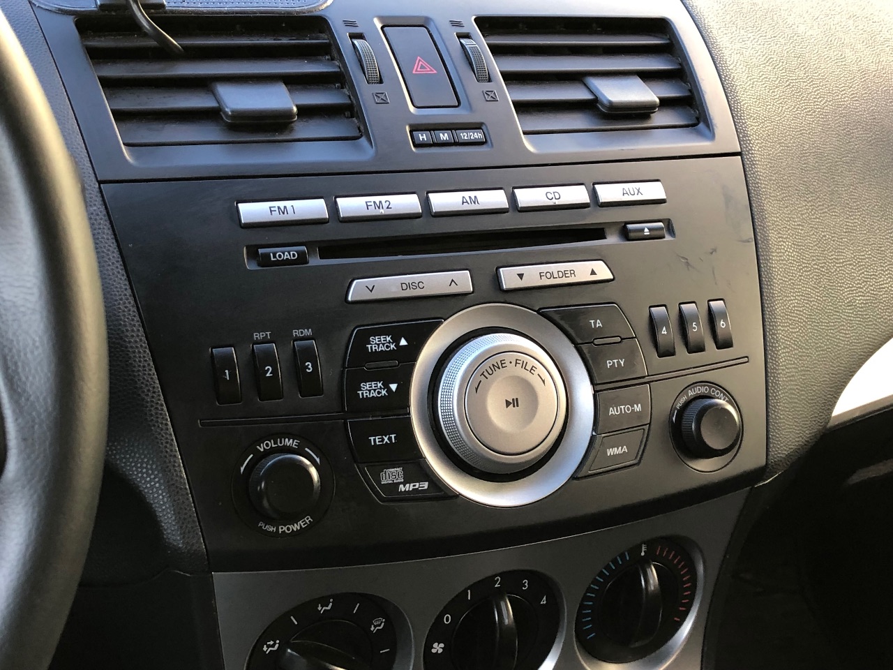 Mazda 3 - фото 16