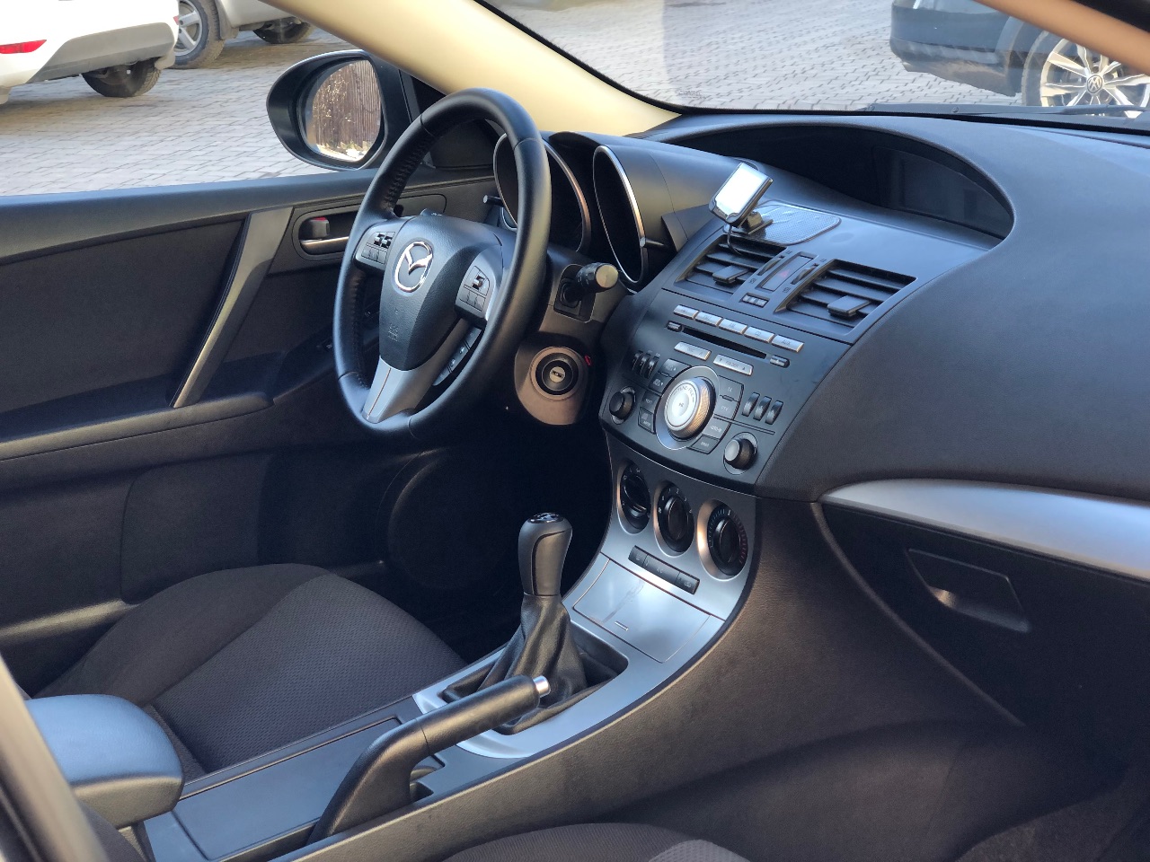 Mazda 3 - фото 11