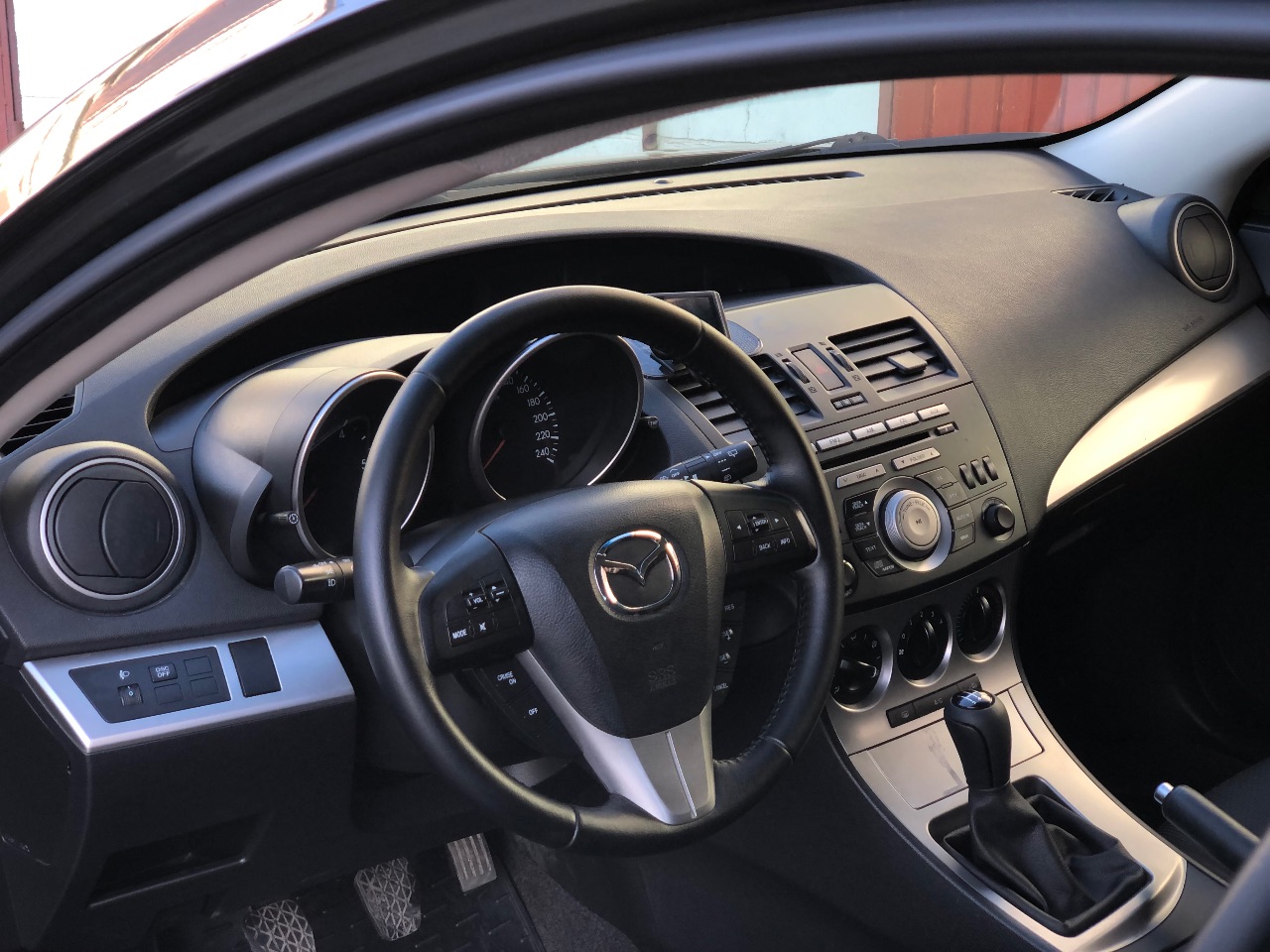 Mazda 3 - фото 10