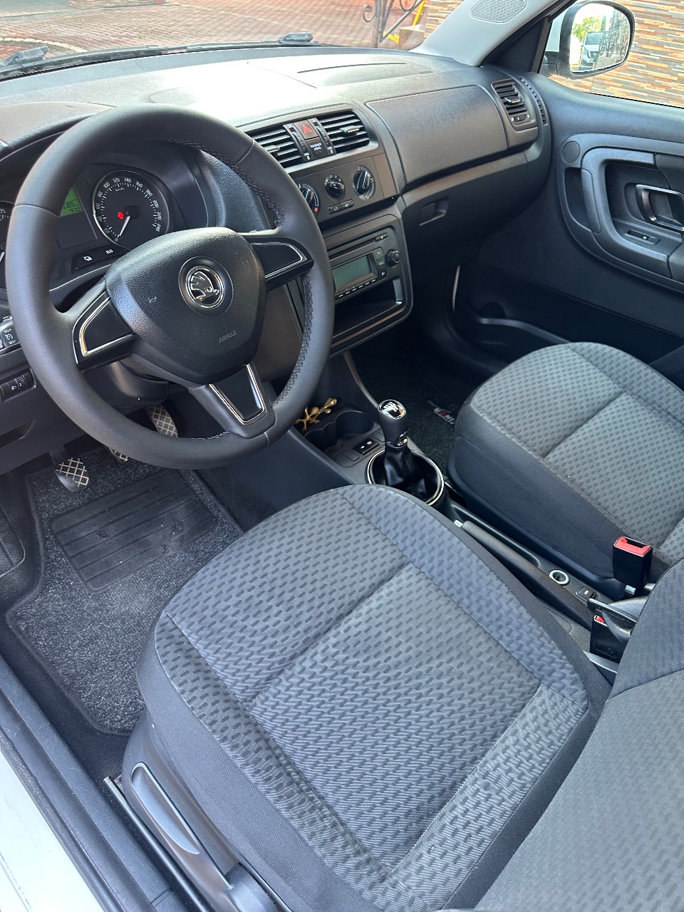 Skoda Fabia - фото 14