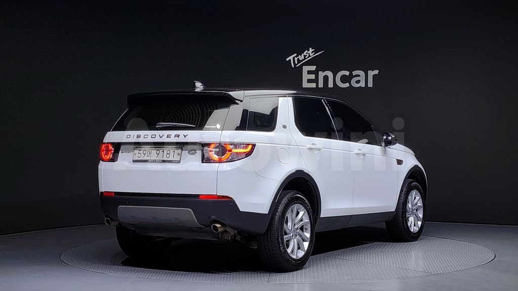 Land Rover Discovery Sport - фото 3