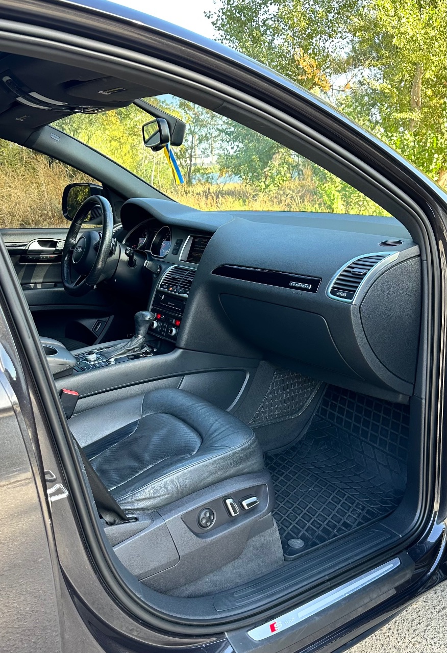 Audi Q7 - фото 16