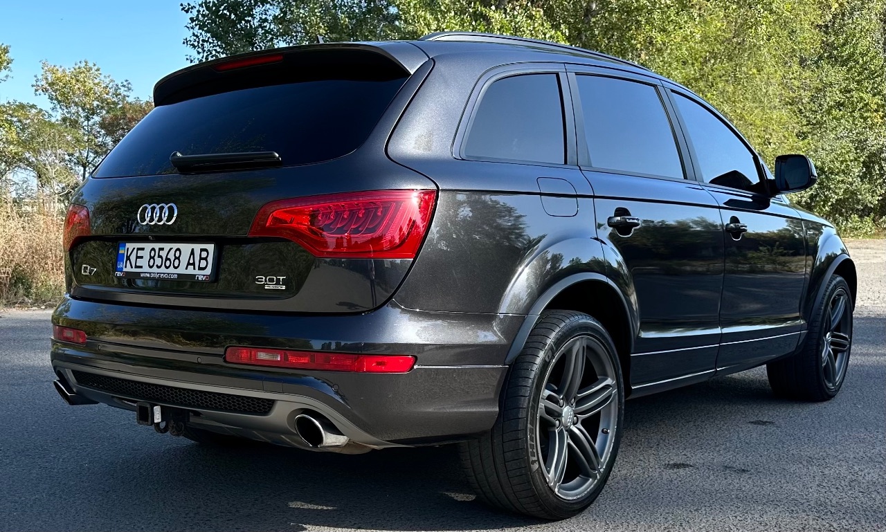 Audi Q7 - фото 8