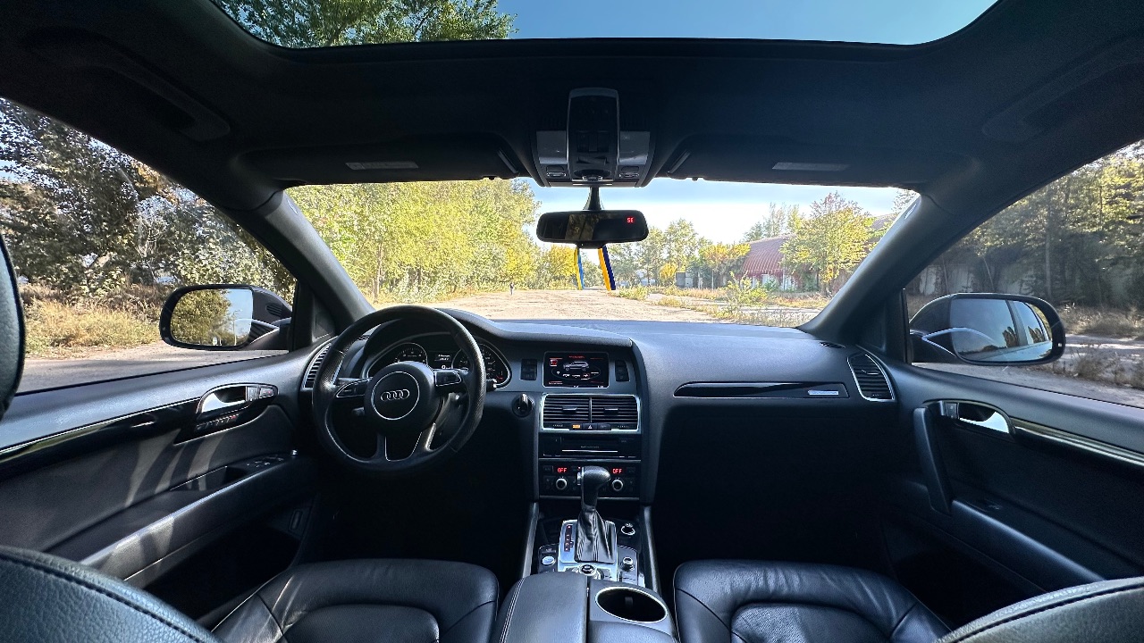 Audi Q7 - фото 18