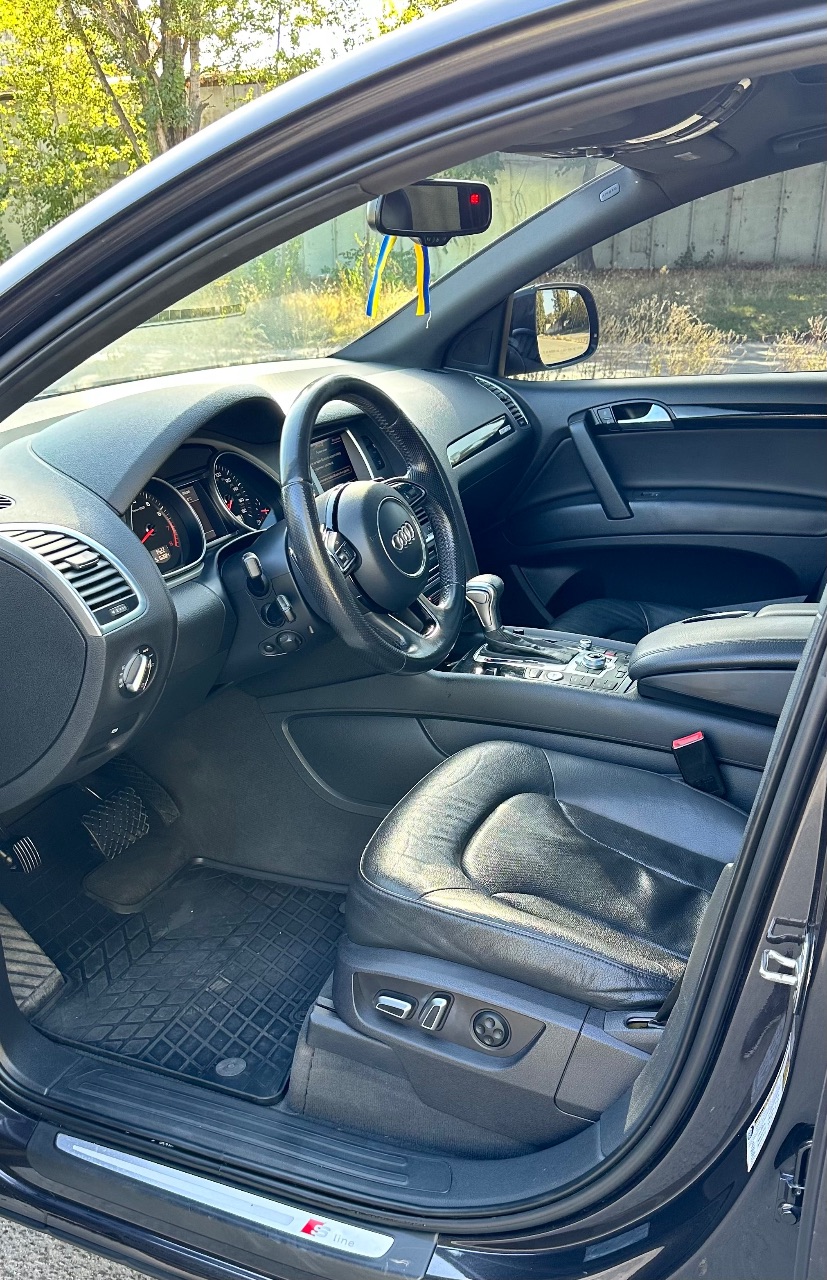 Audi Q7 - фото 11
