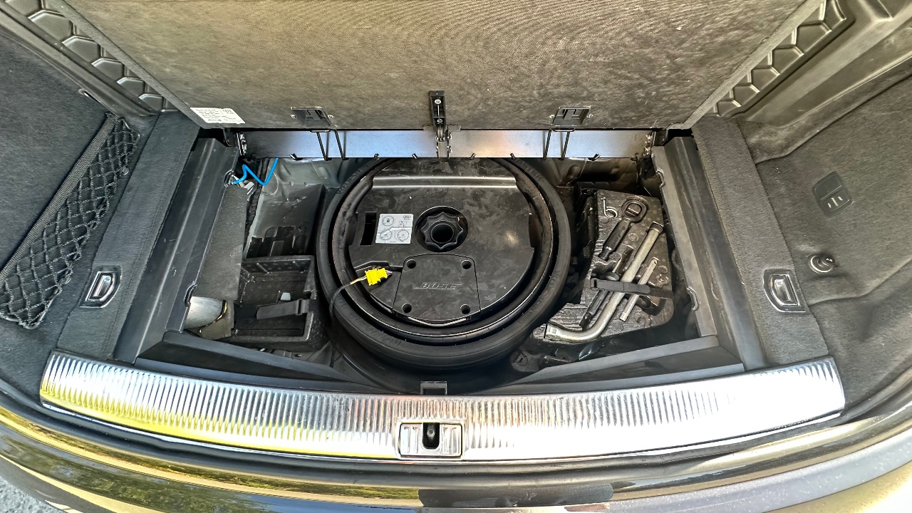 Audi Q7 - фото 25